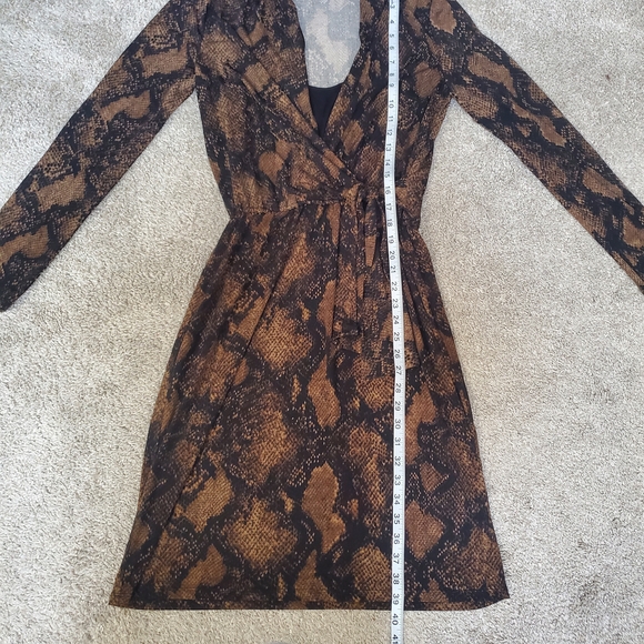 Tahari Brown Snake Print Faux Wrap Dress Size 6 - Picture 5 of 8